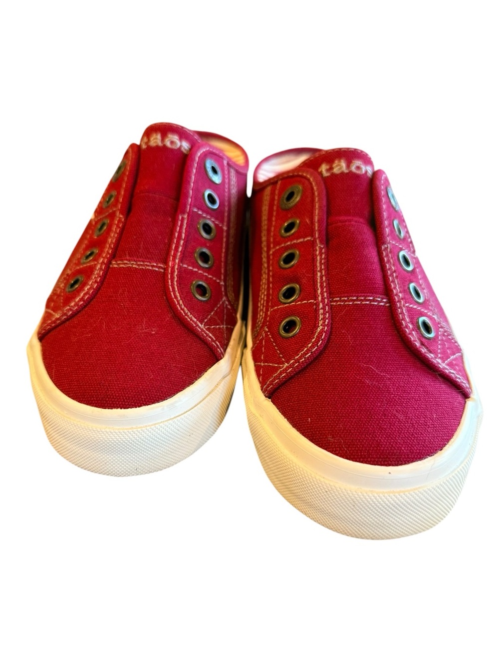 Taos Footwear Slip-On Canvas Sneakers Red White Size 8 Women's - Picture 4 of 9